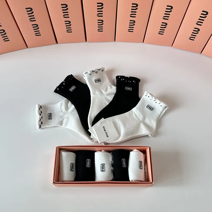 スーパーコピー ミュウミュウ 靴下