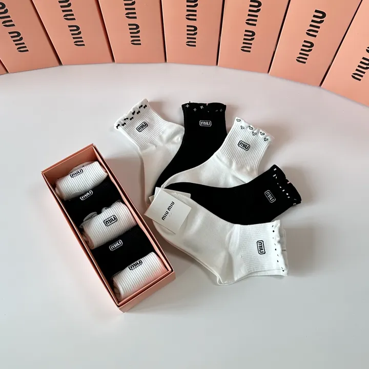 スーパーコピー ミュウミュウ 靴下