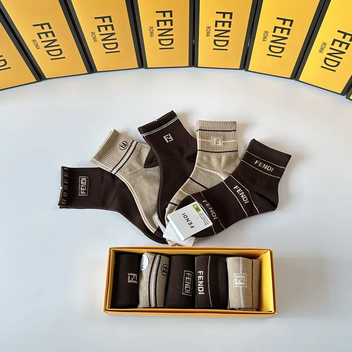 スーパーコピー ヴェルサーチ 靴下