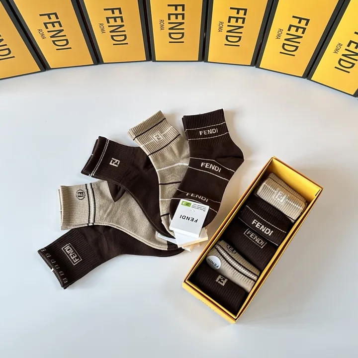 スーパーコピー ヴェルサーチ 靴下