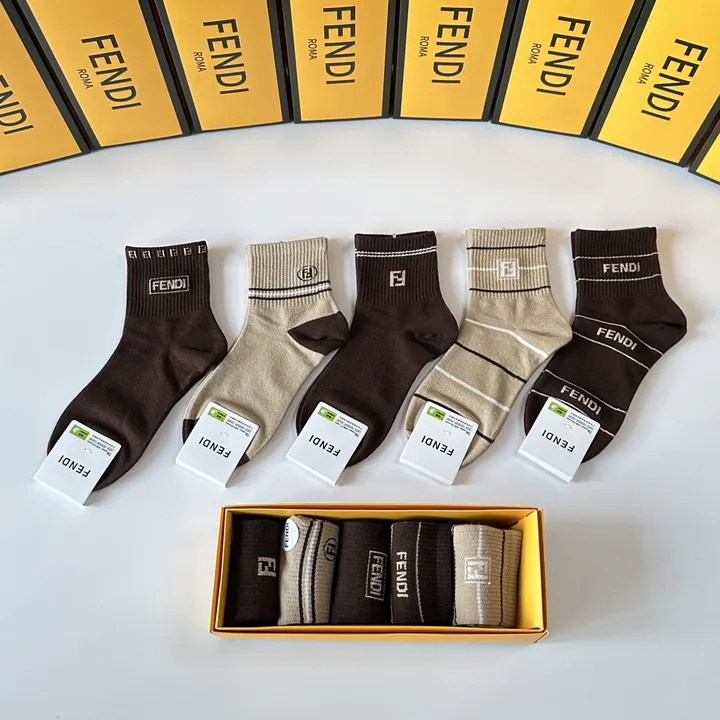 スーパーコピー ヴェルサーチ 靴下