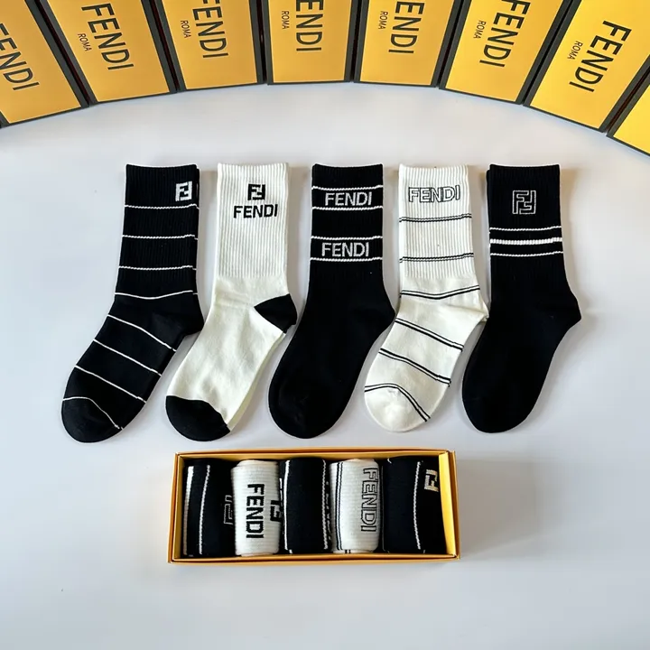 スーパーコピー ヴェルサーチ 靴下