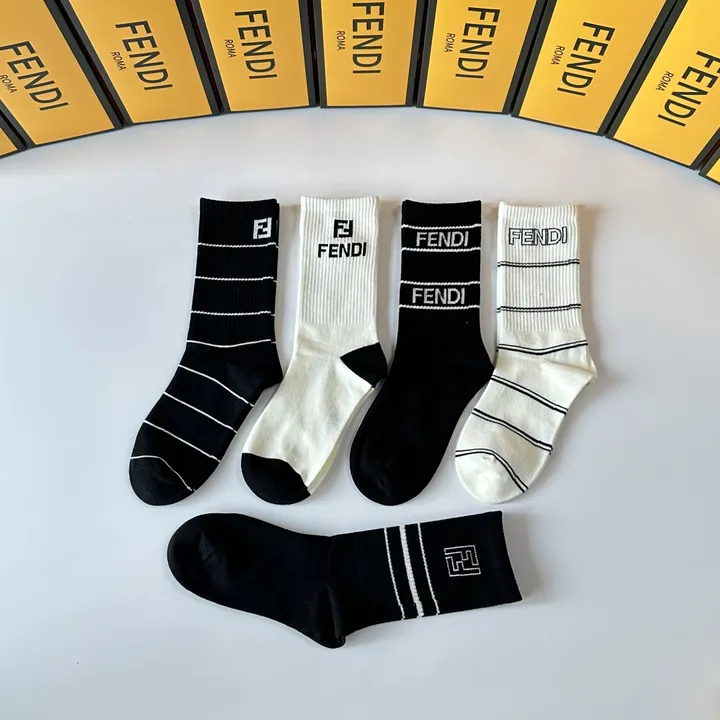 スーパーコピー ヴェルサーチ 靴下