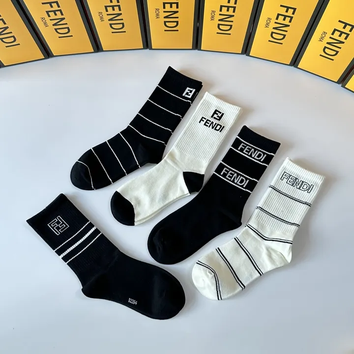 スーパーコピー ヴェルサーチ 靴下