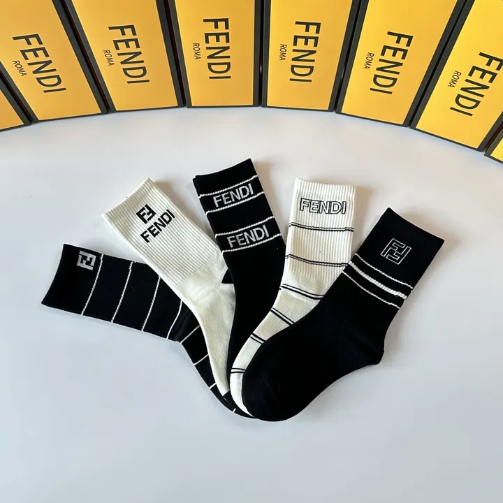 スーパーコピー ヴェルサーチ 靴下