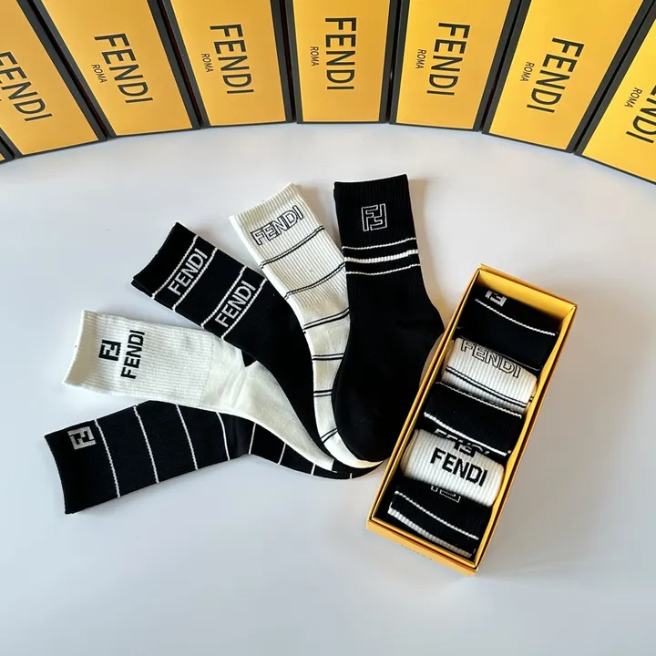 スーパーコピー ヴェルサーチ 靴下