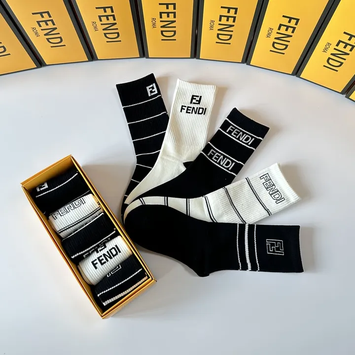 スーパーコピー ヴェルサーチ 靴下