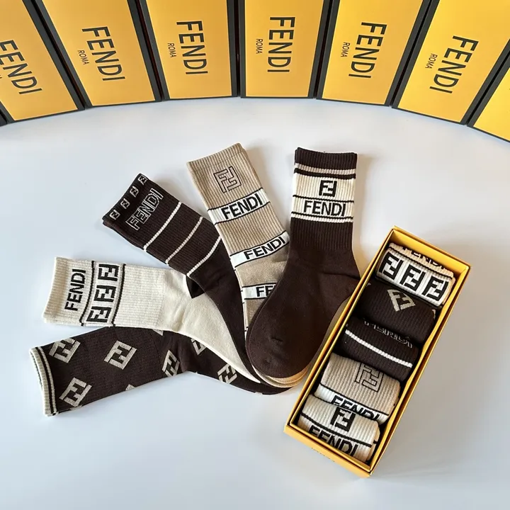 スーパーコピー ヴェルサーチ 靴下