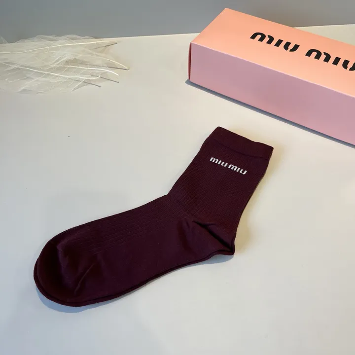 スーパーコピー ミュウミュウ 靴下