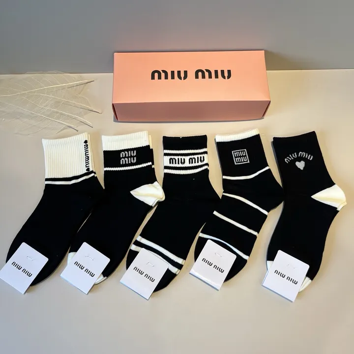 スーパーコピー ミュウミュウ 靴下
