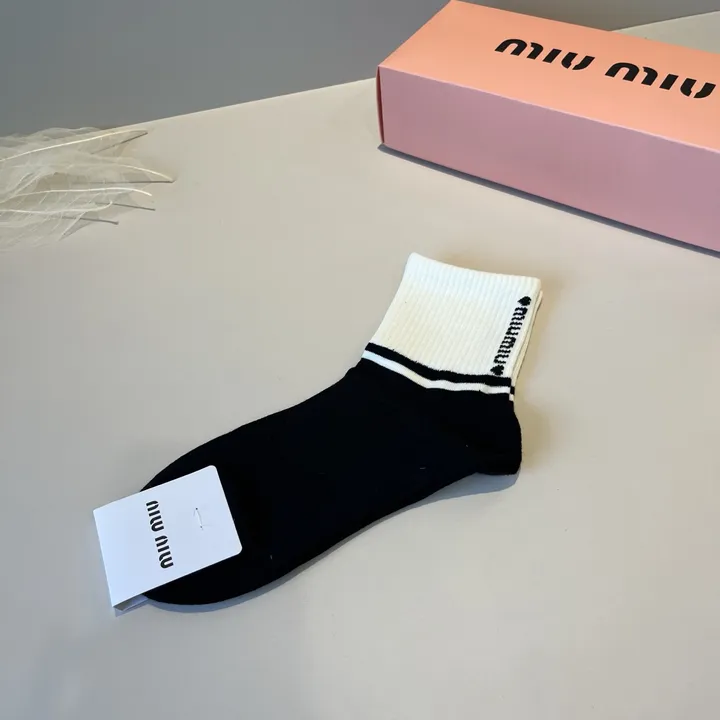 スーパーコピー ミュウミュウ 靴下