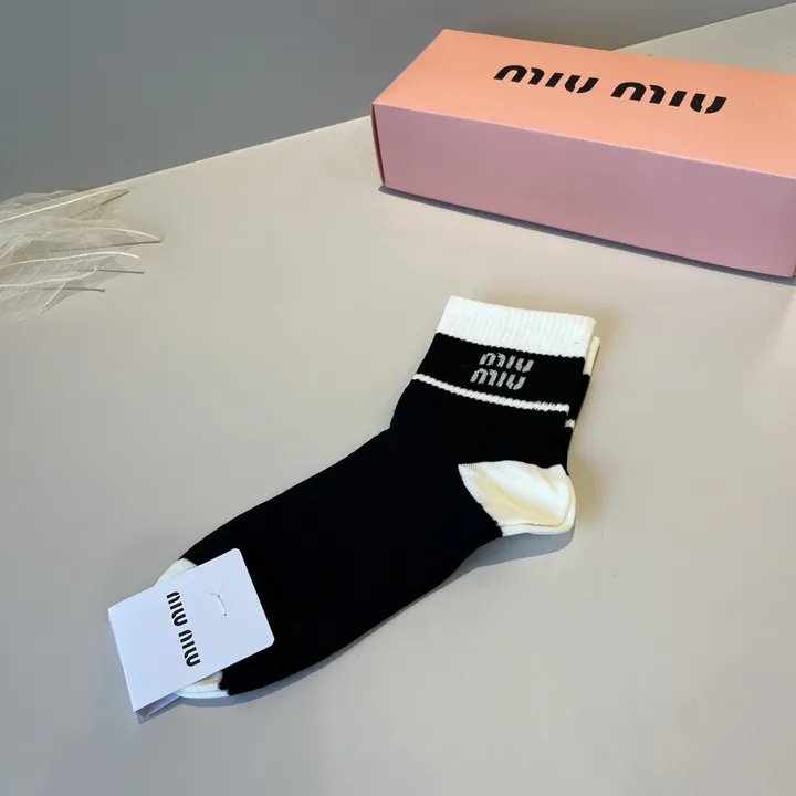 スーパーコピー ミュウミュウ 靴下