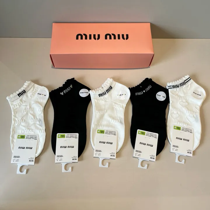 スーパーコピー ミュウミュウ 靴下