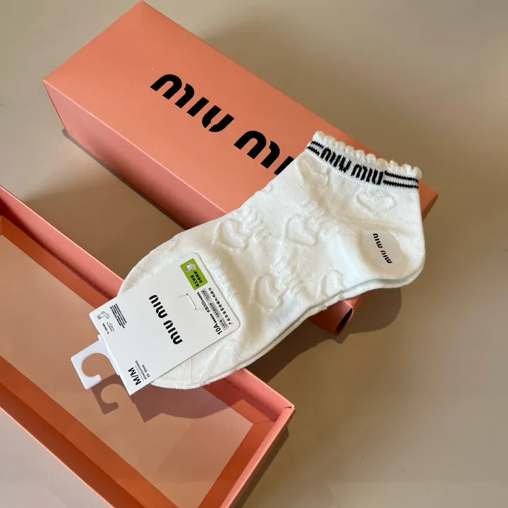スーパーコピー ミュウミュウ 靴下
