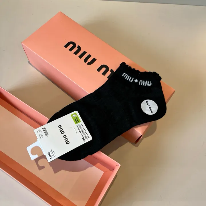 スーパーコピー ミュウミュウ 靴下