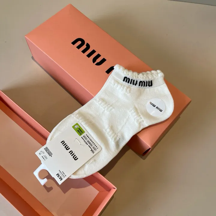 スーパーコピー ミュウミュウ 靴下