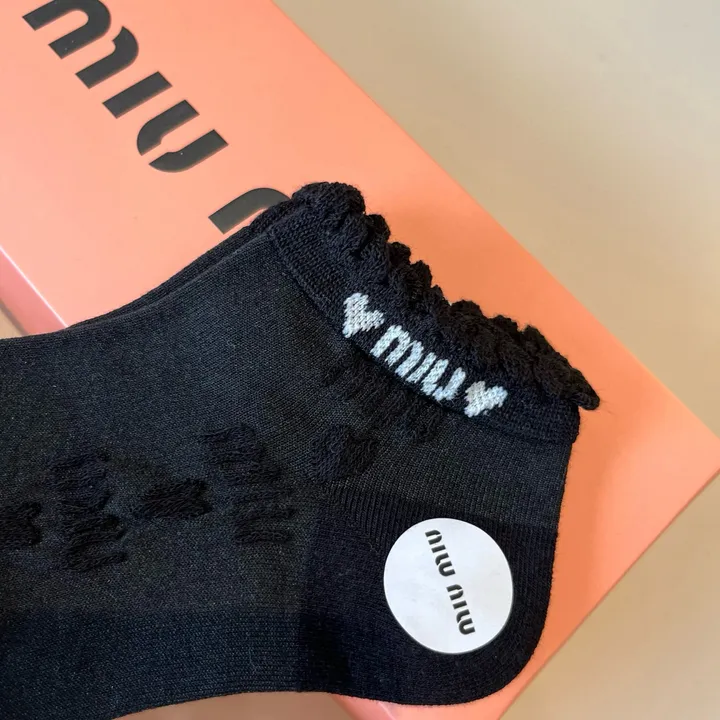 スーパーコピー ミュウミュウ 靴下