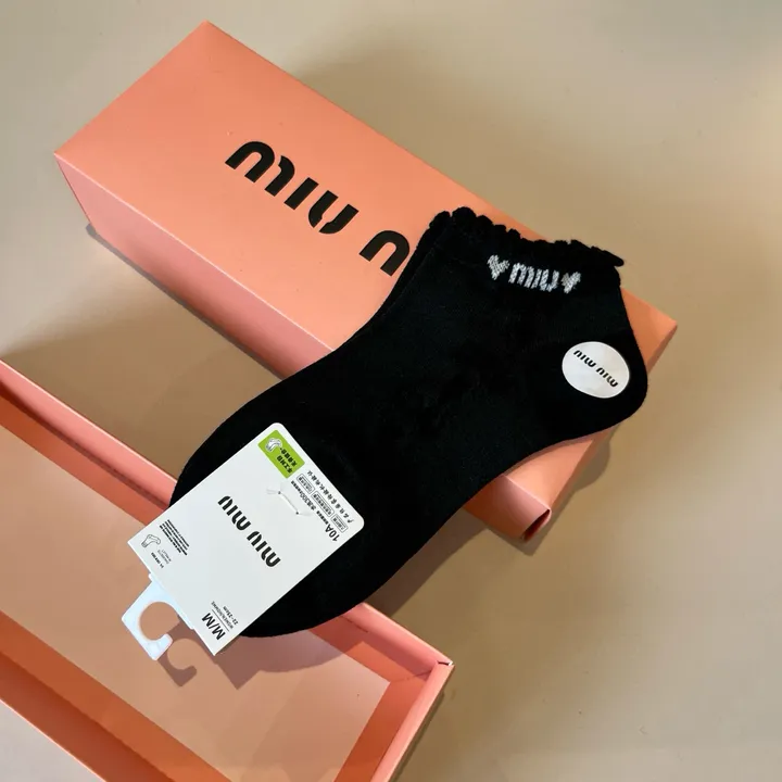 スーパーコピー ミュウミュウ 靴下