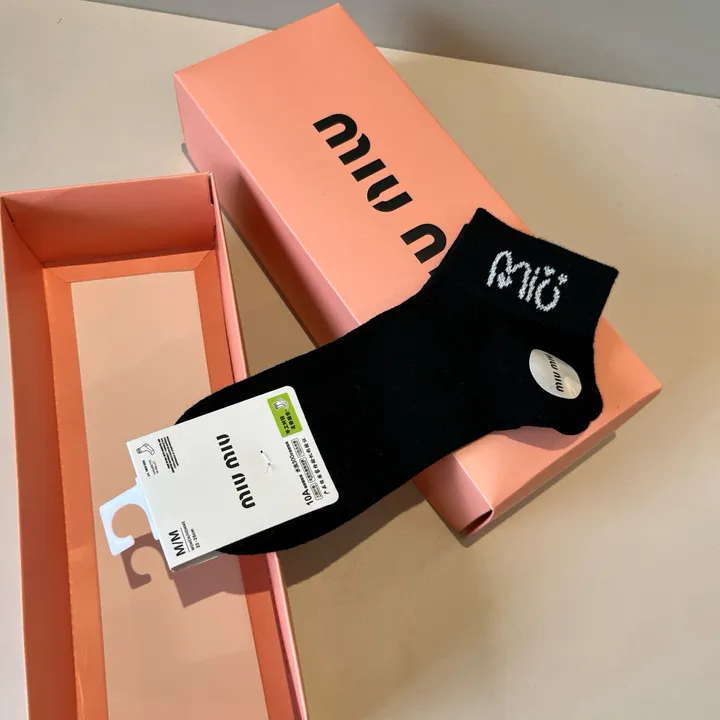スーパーコピー ミュウミュウ 靴下