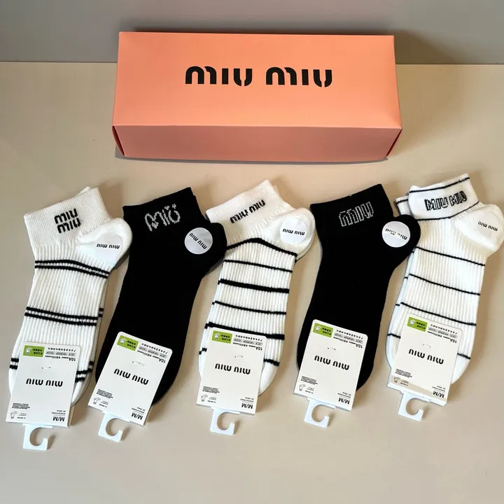 スーパーコピー ミュウミュウ 靴下