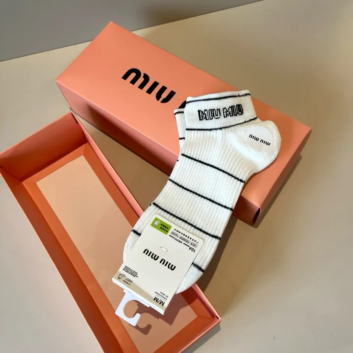 スーパーコピー ミュウミュウ 靴下