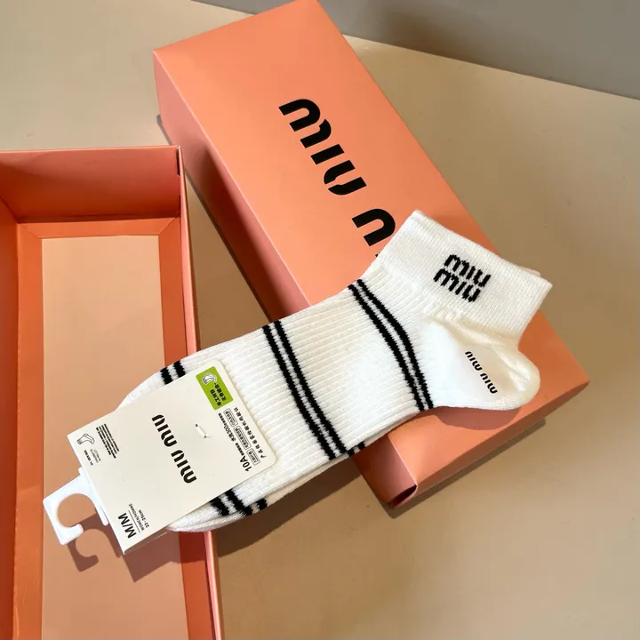 スーパーコピー ミュウミュウ 靴下