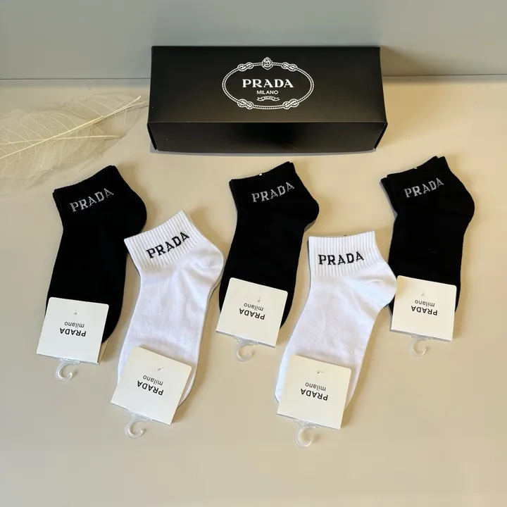 スーパーコピー プラダ 靴下