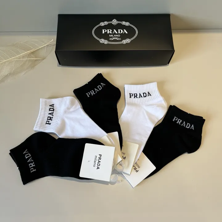スーパーコピー プラダ 靴下