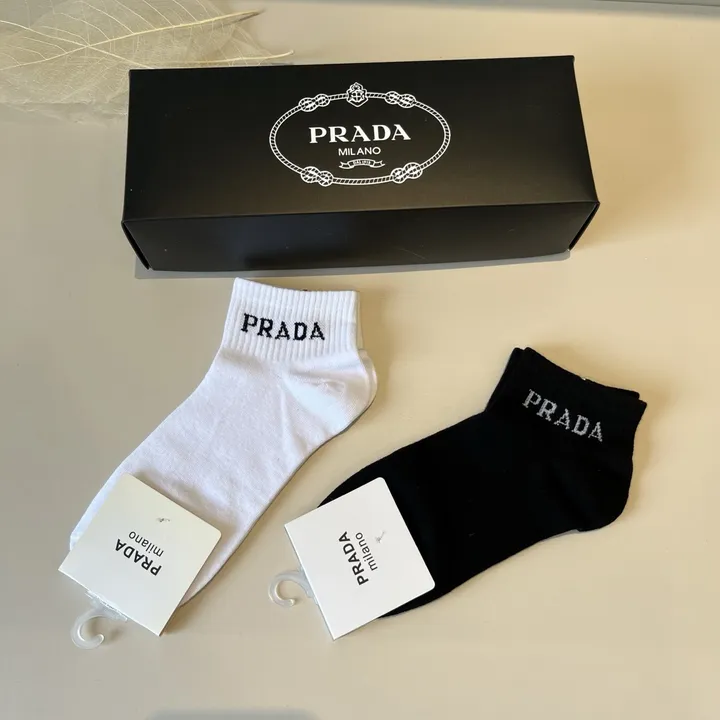 スーパーコピー プラダ 靴下