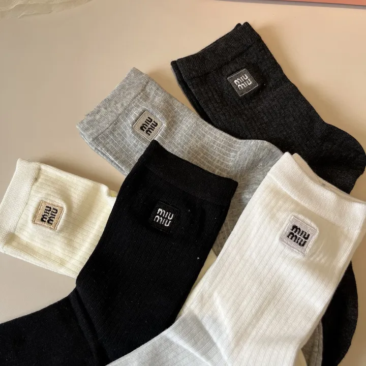 スーパーコピー ミュウミュウ 靴下