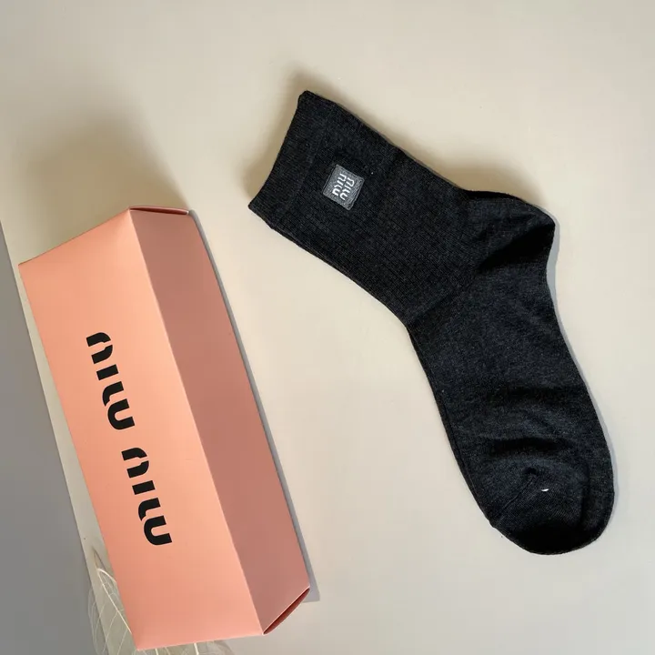 スーパーコピー ミュウミュウ 靴下