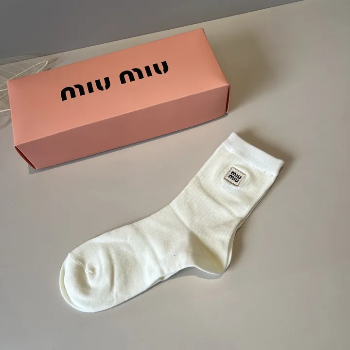 スーパーコピー ミュウミュウ 靴下