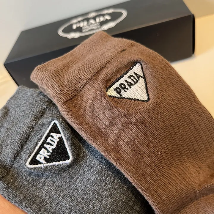 スーパーコピー プラダ 靴下