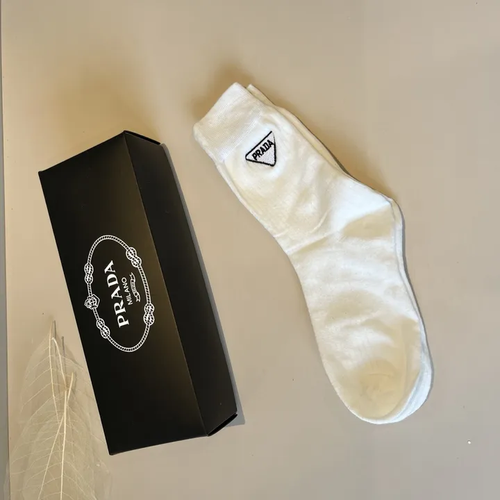 スーパーコピー プラダ 靴下