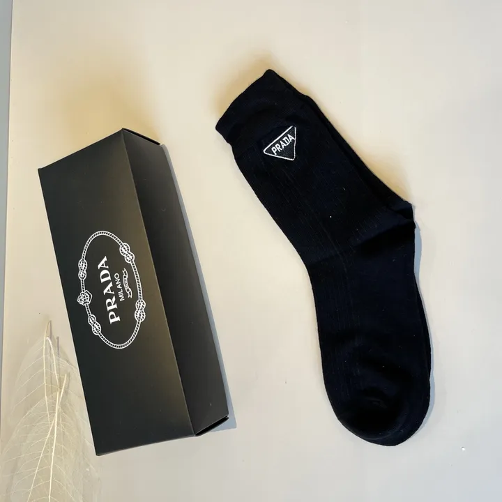 スーパーコピー プラダ 靴下