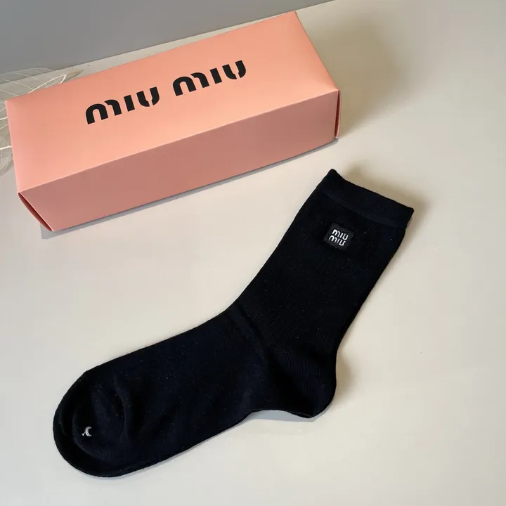 スーパーコピー ミュウミュウ 靴下