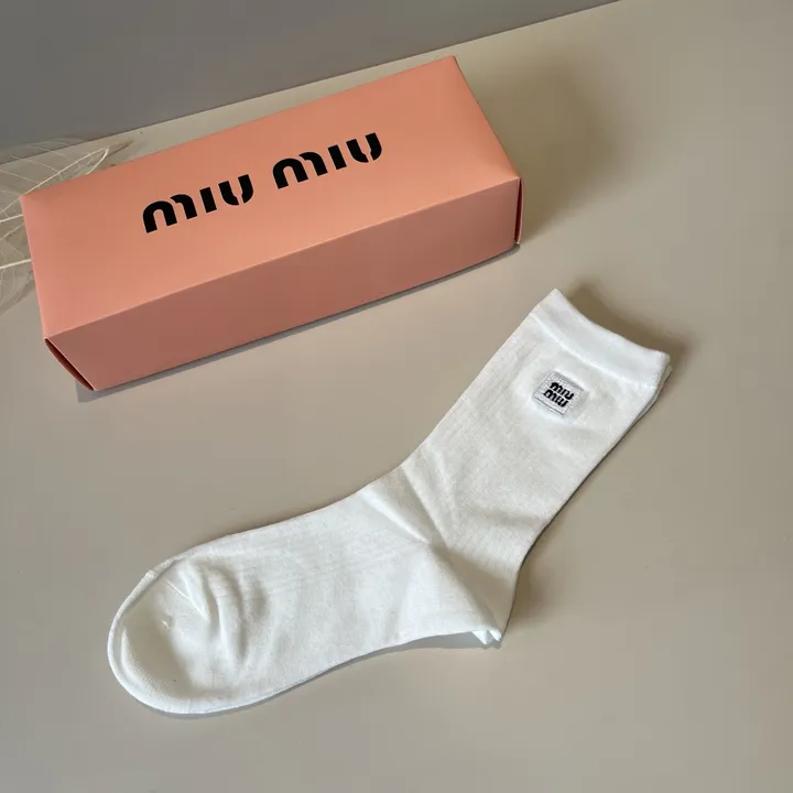 スーパーコピー ミュウミュウ 靴下