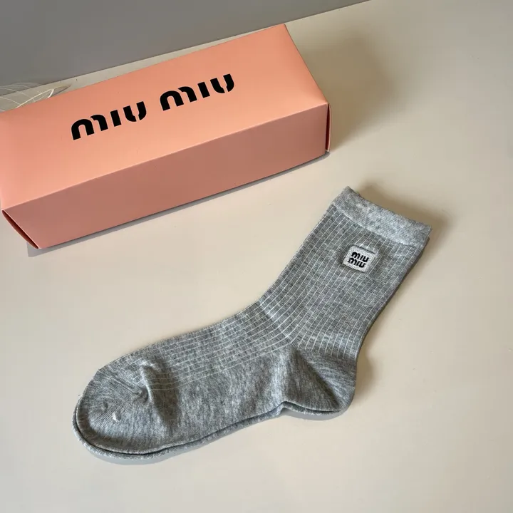 スーパーコピー ミュウミュウ 靴下