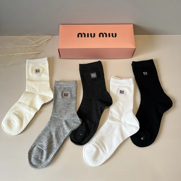 スーパーコピー ミュウミュウ 靴下