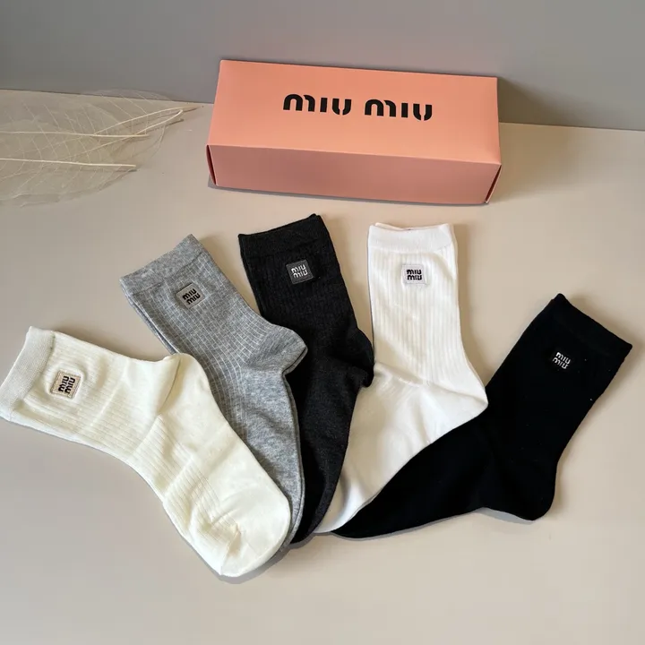 スーパーコピー ミュウミュウ 靴下