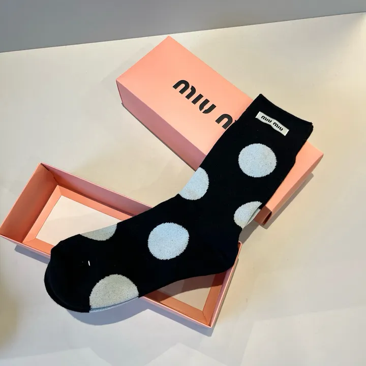 スーパーコピー ミュウミュウ 靴下