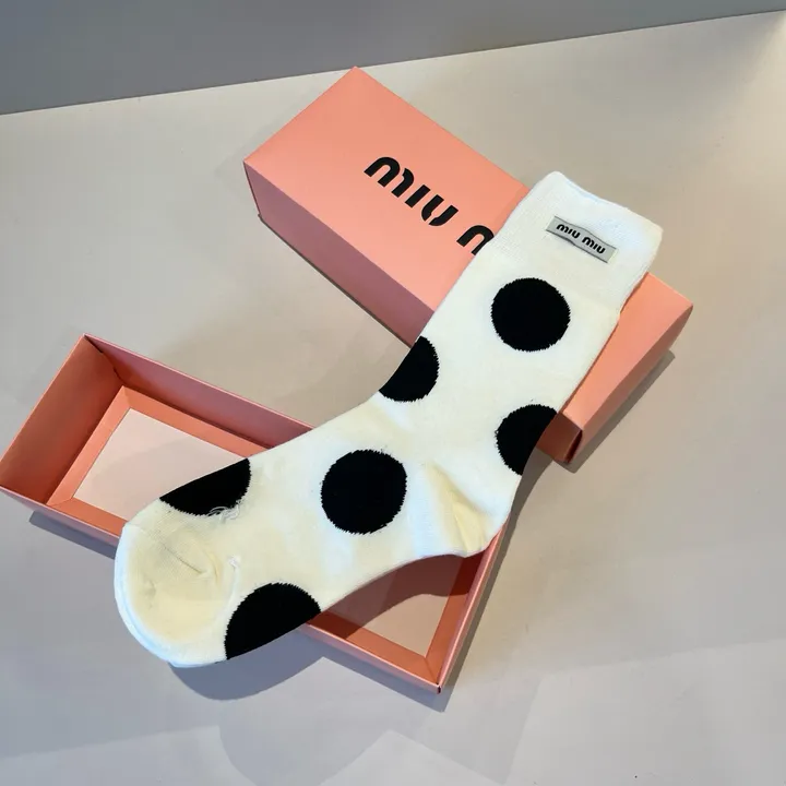 スーパーコピー ミュウミュウ 靴下