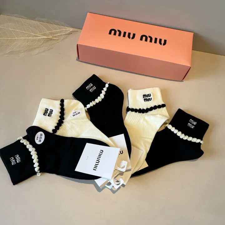 スーパーコピー ミュウミュウ 靴下