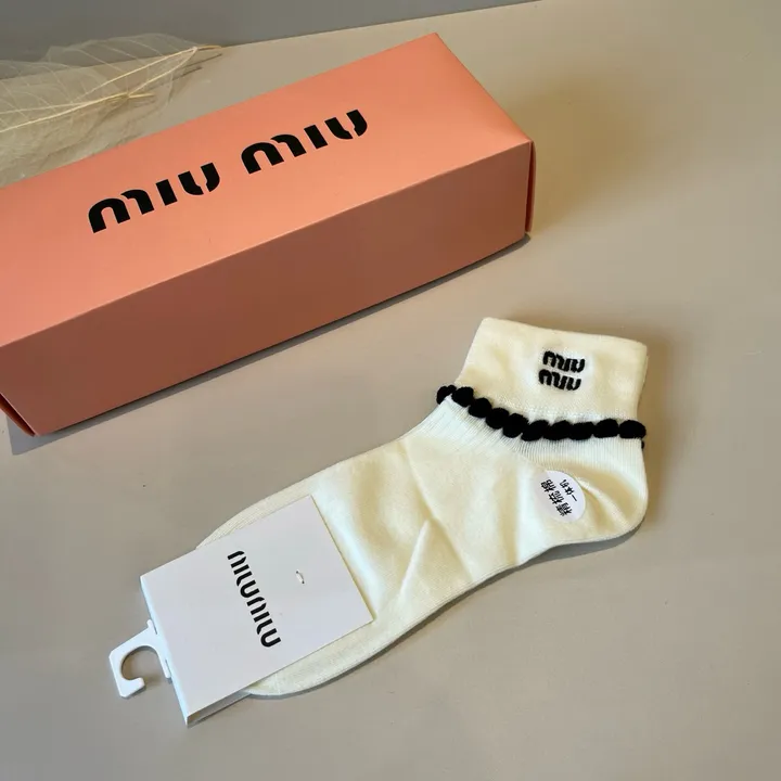 スーパーコピー ミュウミュウ 靴下