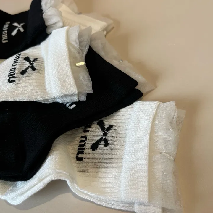 スーパーコピー ミュウミュウ 靴下