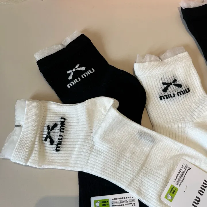 スーパーコピー ミュウミュウ 靴下