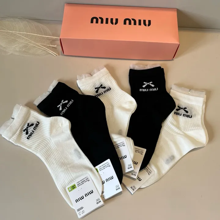スーパーコピー ミュウミュウ 靴下