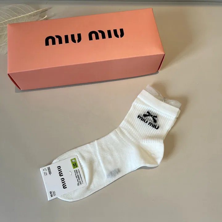 スーパーコピー ミュウミュウ 靴下