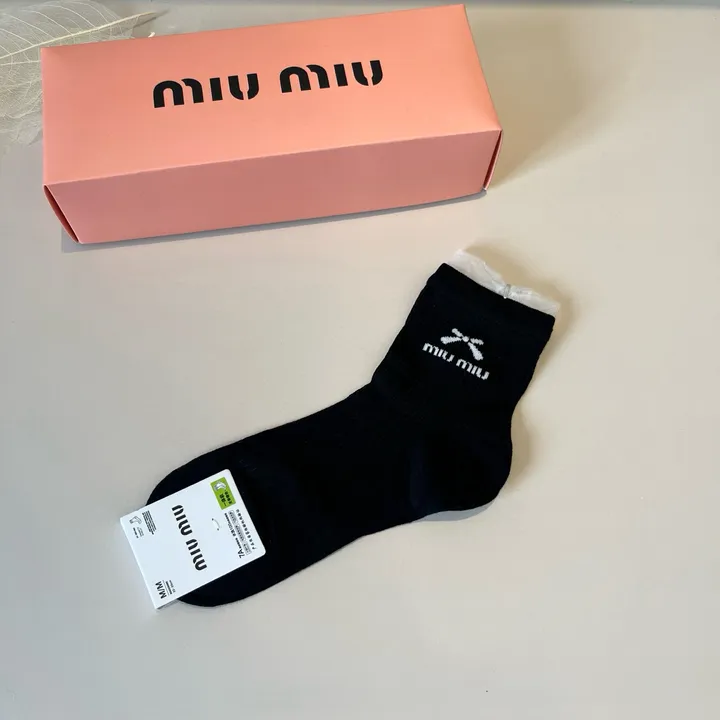 スーパーコピー ミュウミュウ 靴下