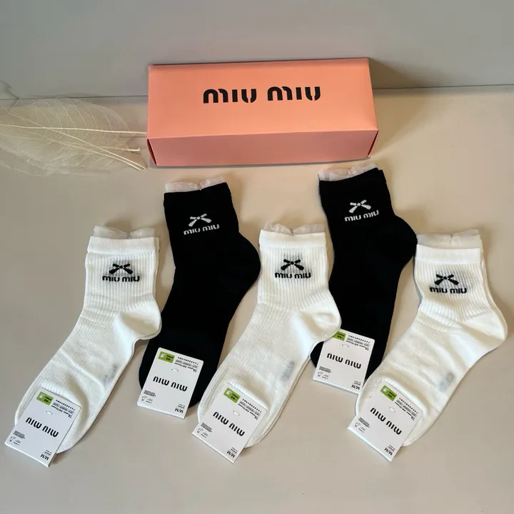 スーパーコピー ミュウミュウ 靴下